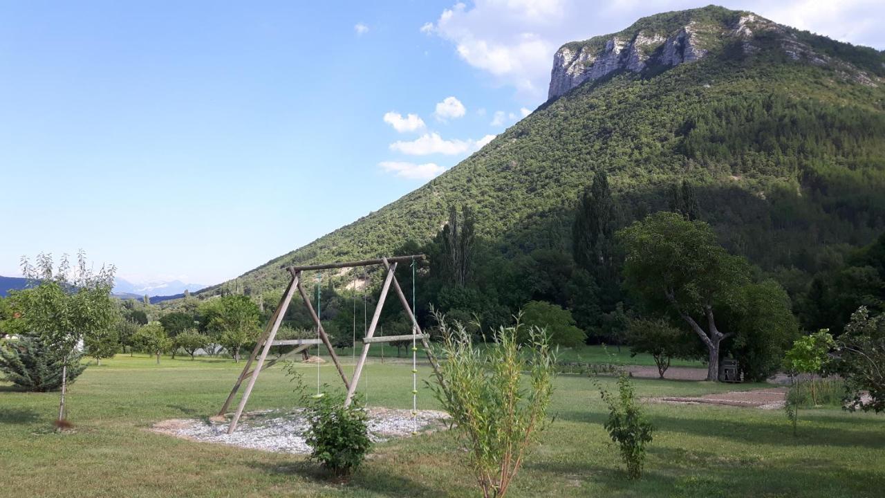 Le Petit Nid Douillet Bed & Breakfast Trescléoux Екстериор снимка