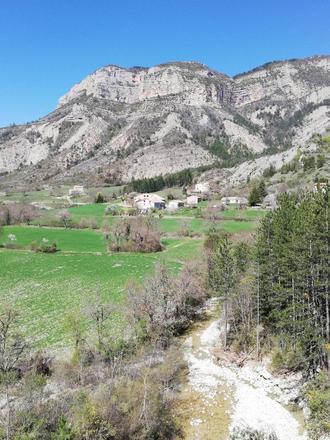 Le Petit Nid Douillet Bed & Breakfast Trescléoux Екстериор снимка
